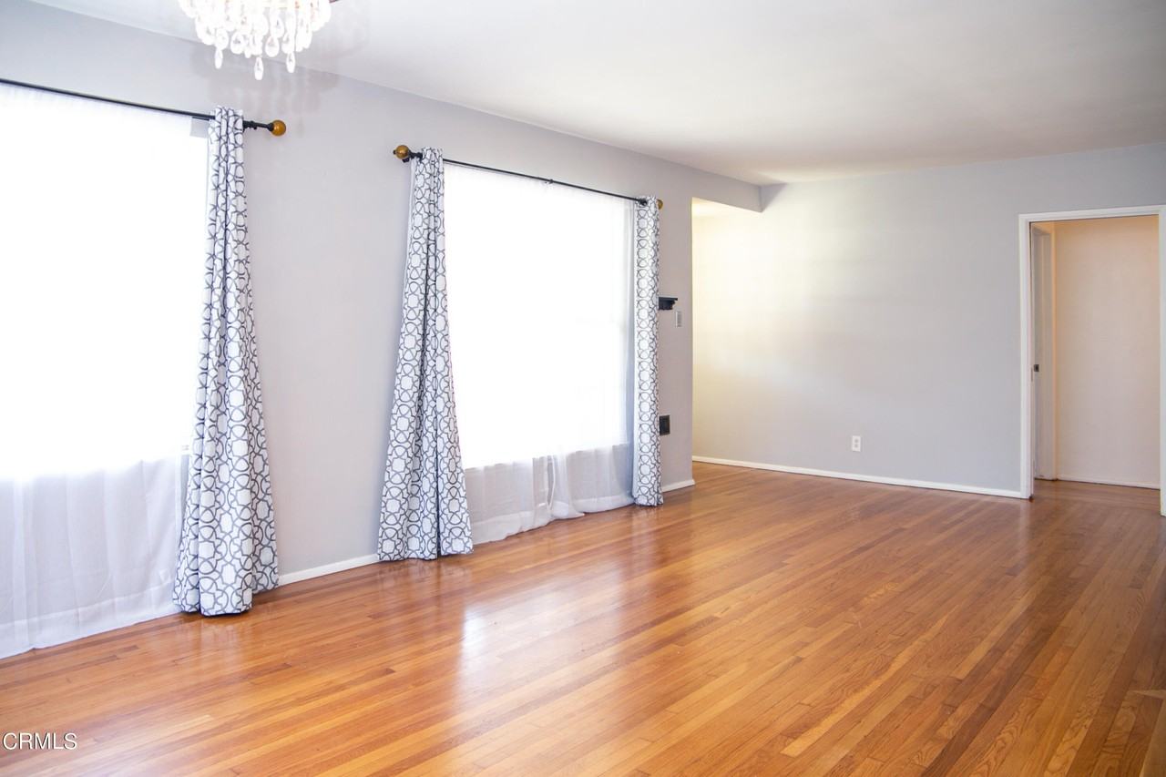 7601 Flight Avenue - Photo 7 of 38