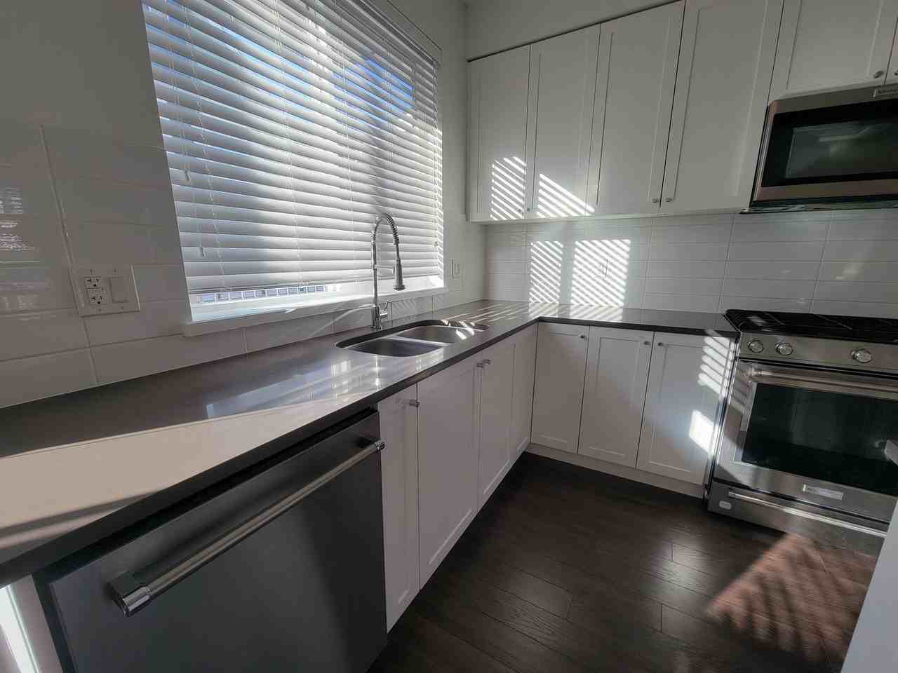 Unit 10 - 16323 15 Avenue - Photo 2 of 22