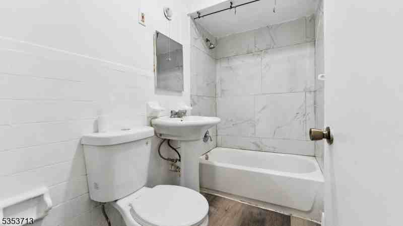 253 Franklin St Apt 1 - Photo 2 of 10
