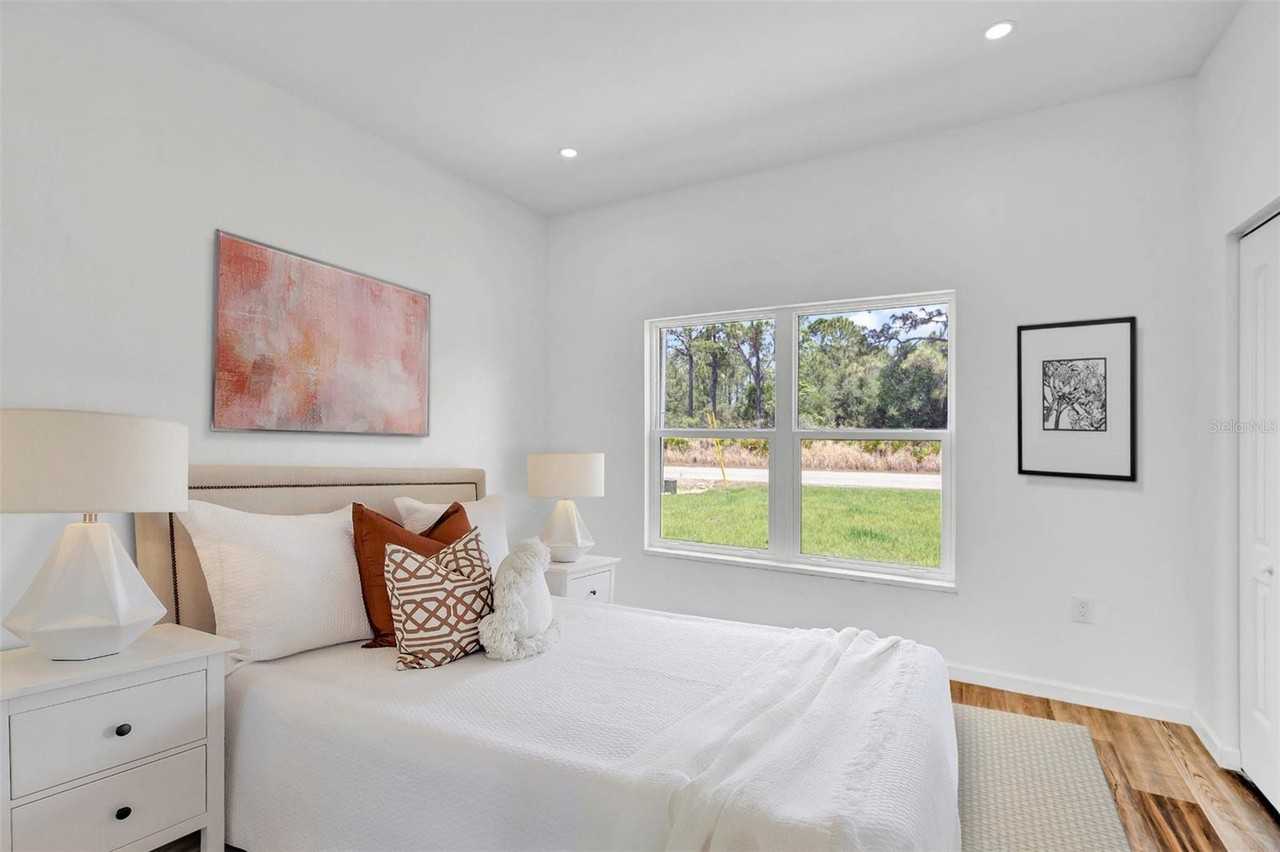 8001 Leonardo St - Photo 5 of 33