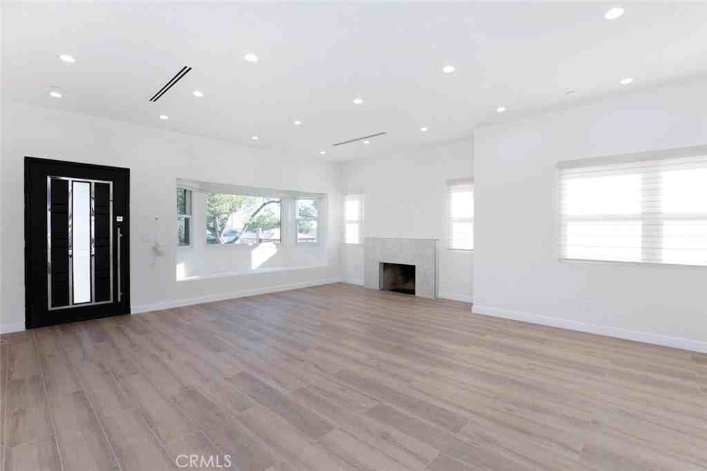 1345 Winchester Ave - Photo 5 of 50