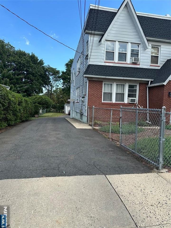 142 Rutherford Place ##2l - Photo 2 of 16