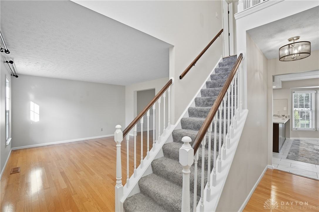 6389 Willow Ln - Photo 3 of 38