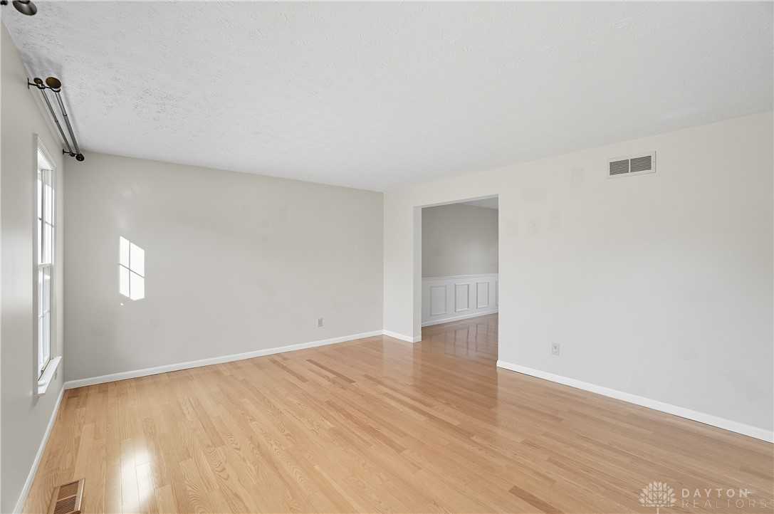 6389 Willow Ln - Photo 4 of 38