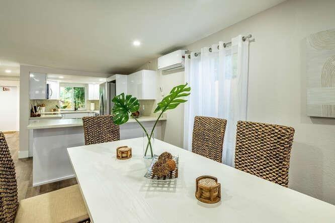 919 Ne 37th St - Photo 6 of 24