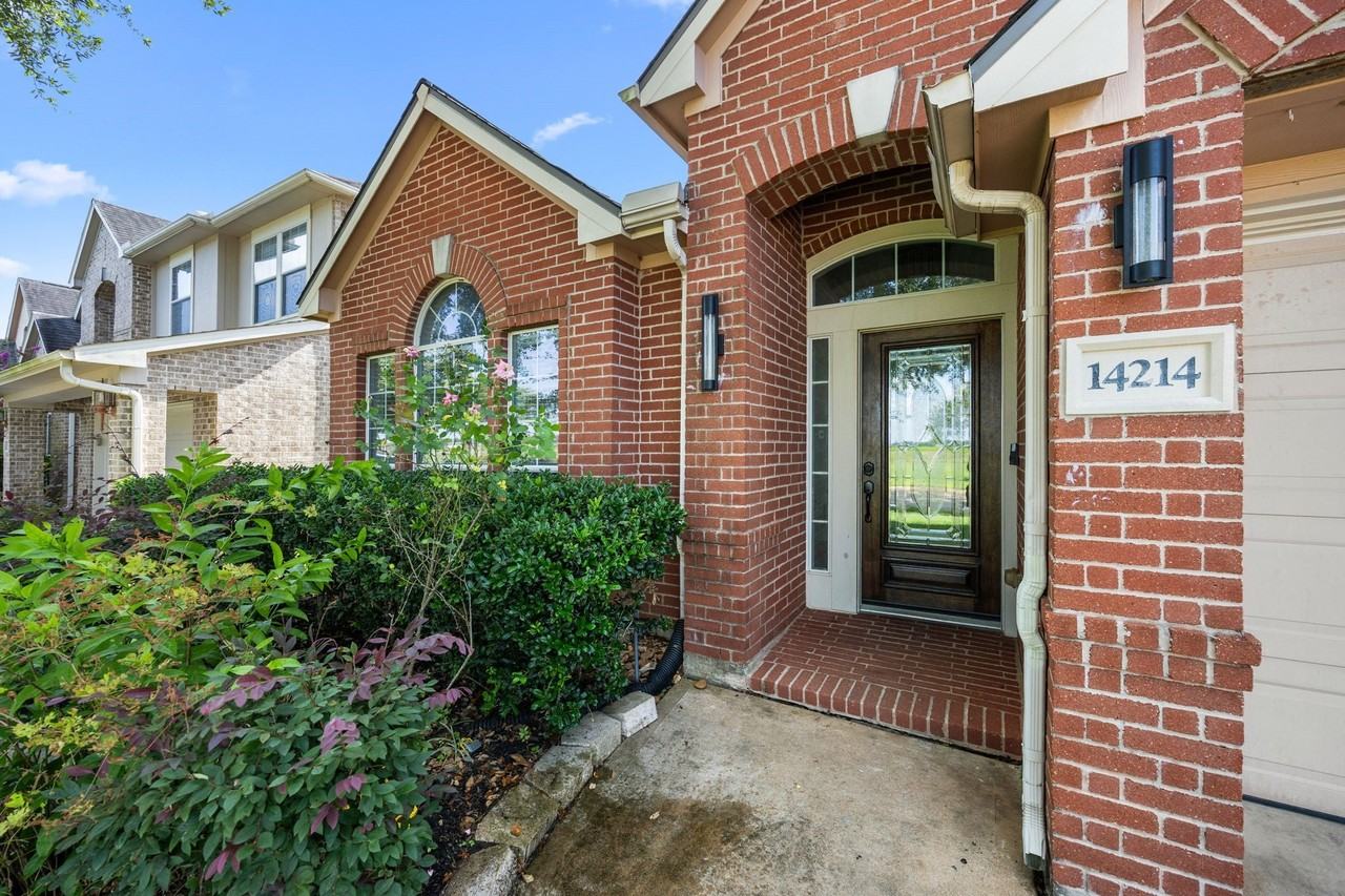 14214 Ayers Rock Rd - Photo 7 of 38