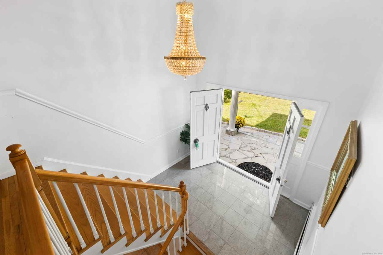 494 Sawmill Rd - Photo 4 of 40