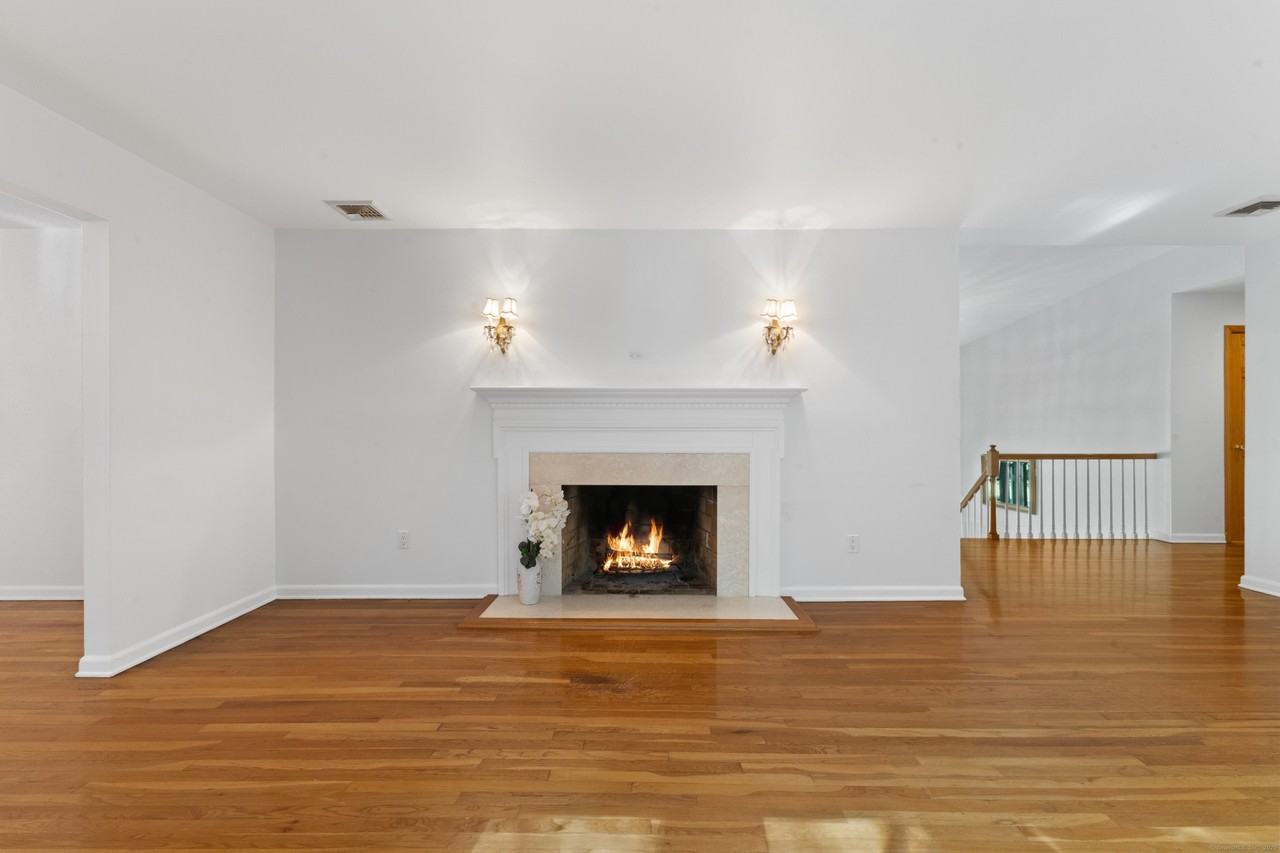 494 Sawmill Rd - Photo 7 of 40