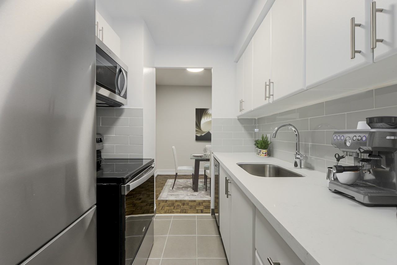 585 Avenue Road - Photo 2 of 7