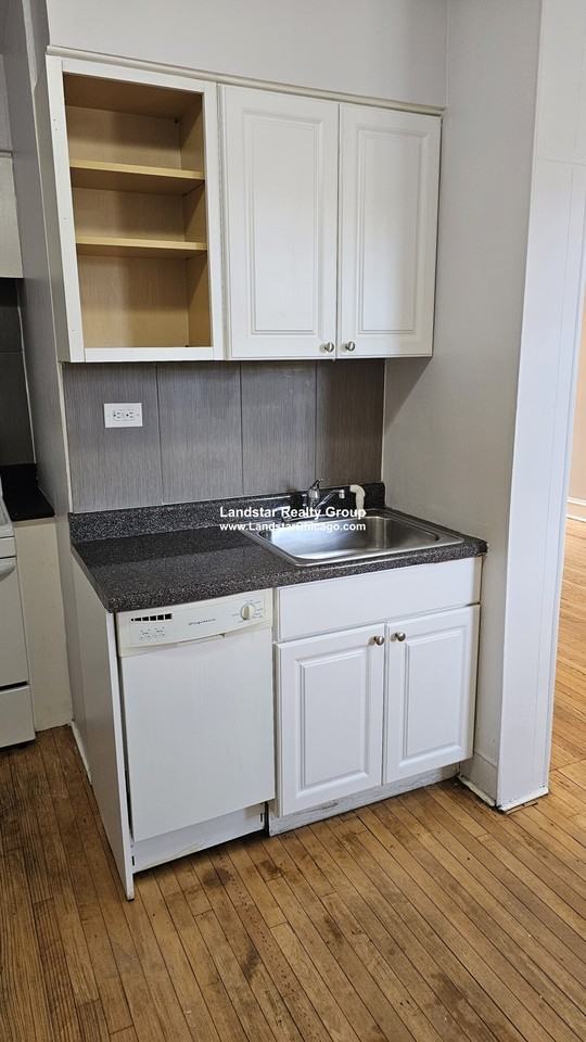 4409 N Kenneth Ave #2B - Photo 2 of 8