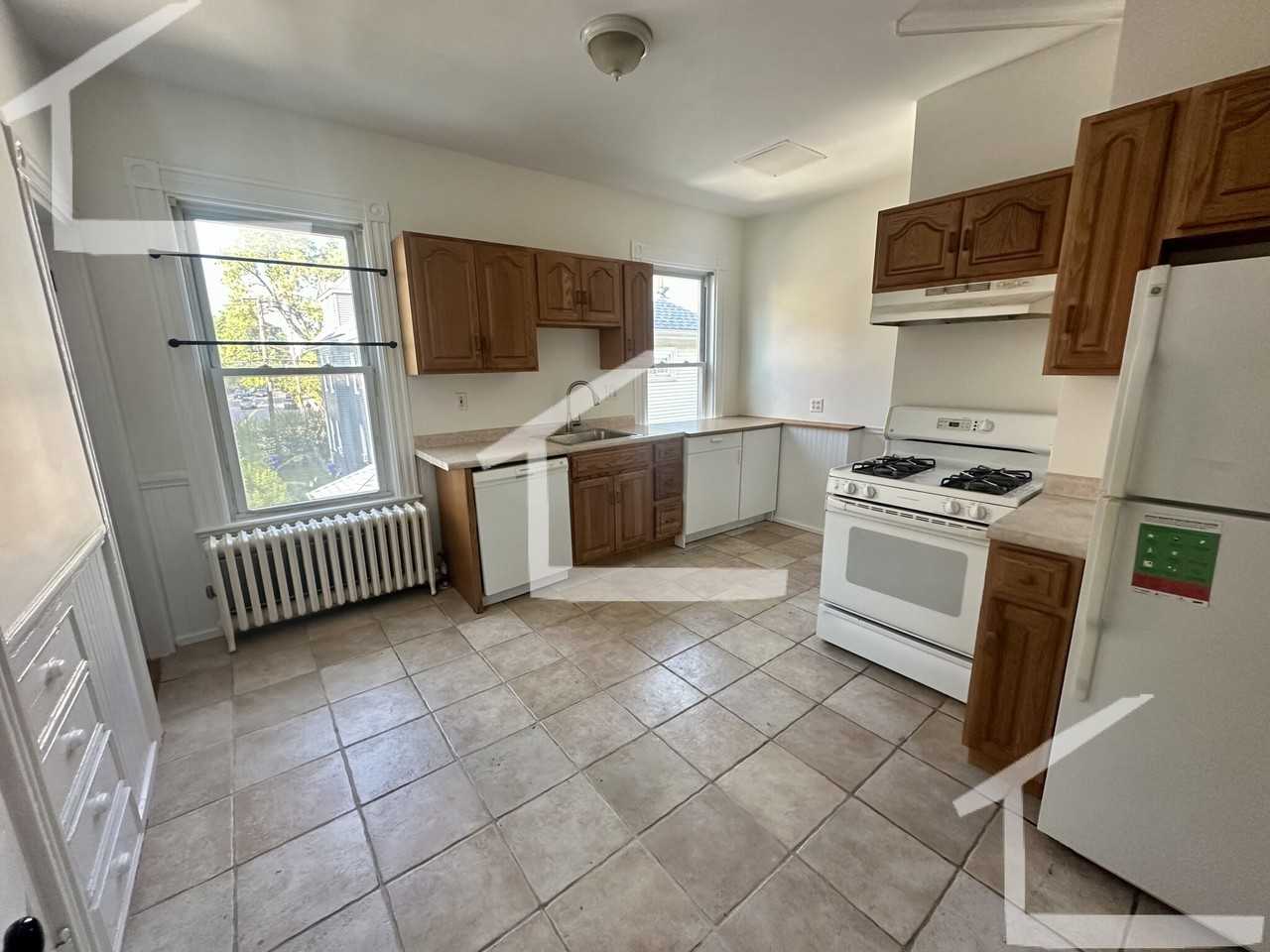 80 Fairbanks St #2 - Photo 5 of 26