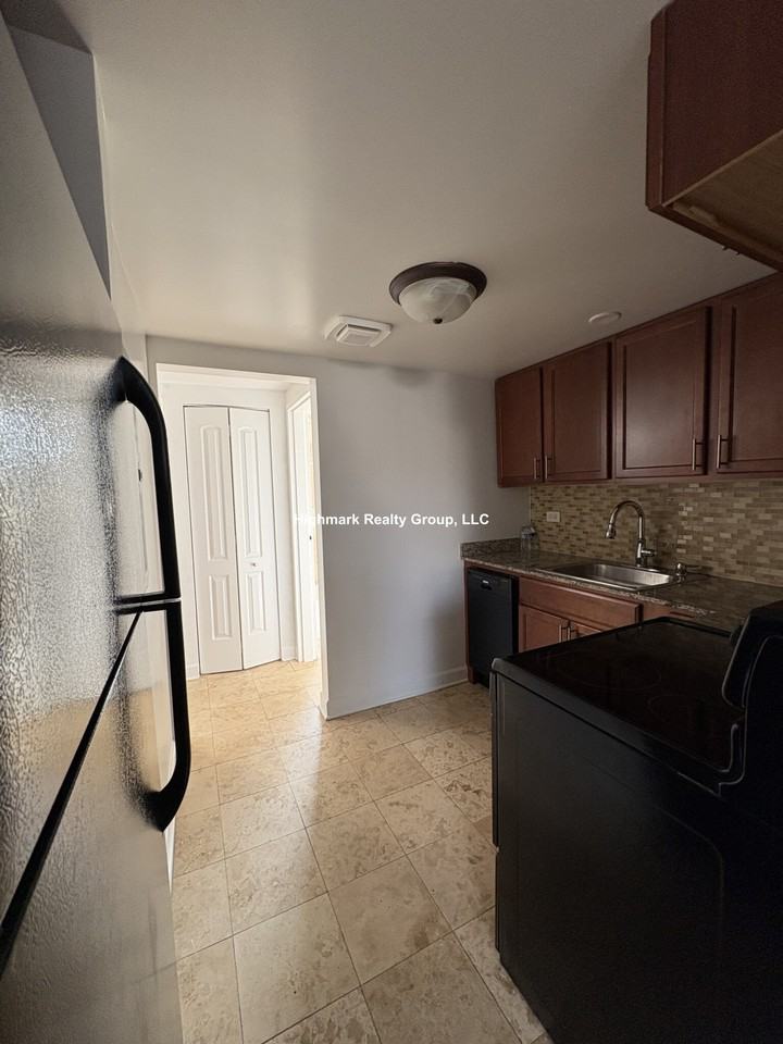 7626 1/2 N Milwaukee Ave #1A - Photo 2 of 8