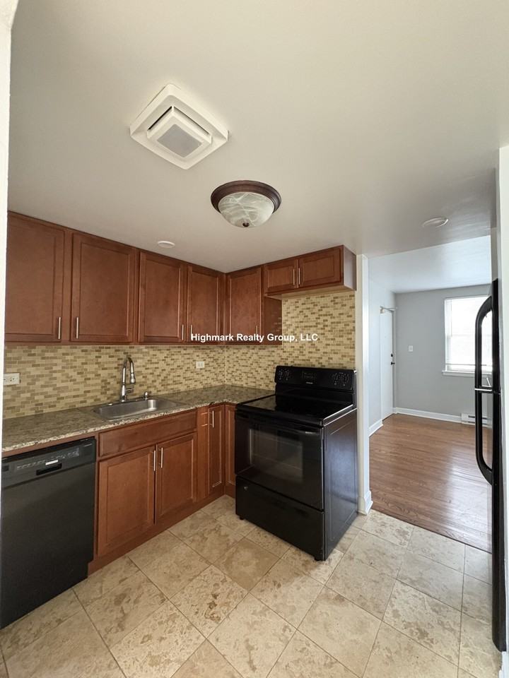 7626 1/2 N Milwaukee Ave #1A - Photo 3 of 8