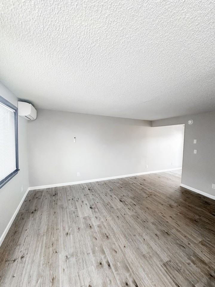 Catalina Apartments - Photo 6 of 46