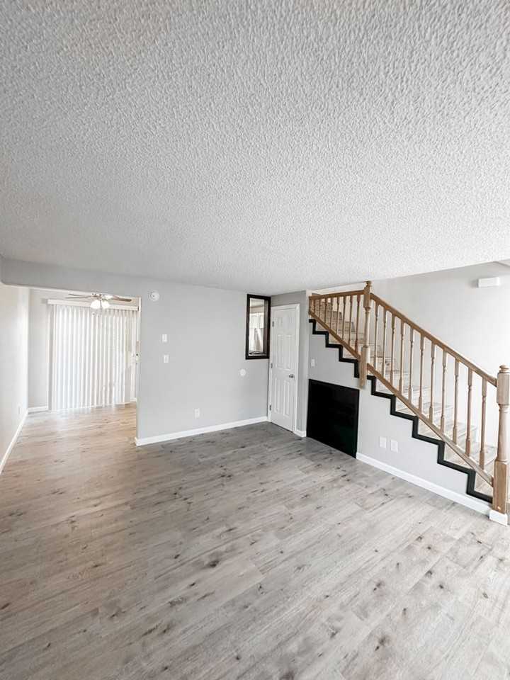 Catalina Apartments - Photo 7 of 46