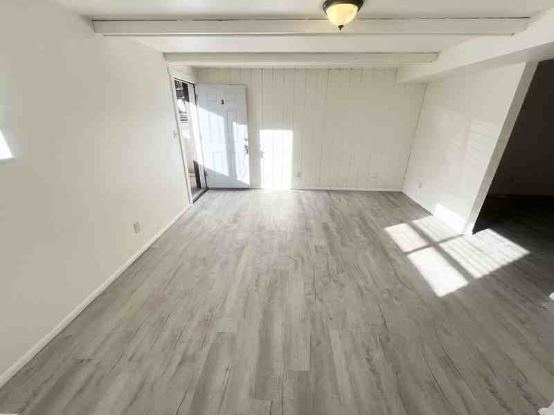 325 Westsouth - Photo 4 of 26