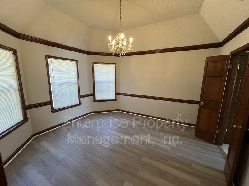 5429 Craigmont Dr - Photo 4 of 24