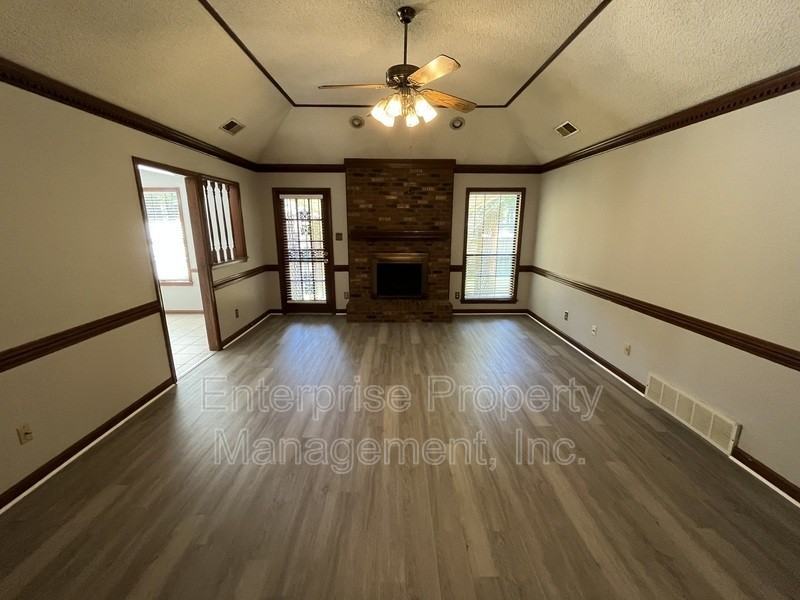 5429 Craigmont Dr - Photo 5 of 24