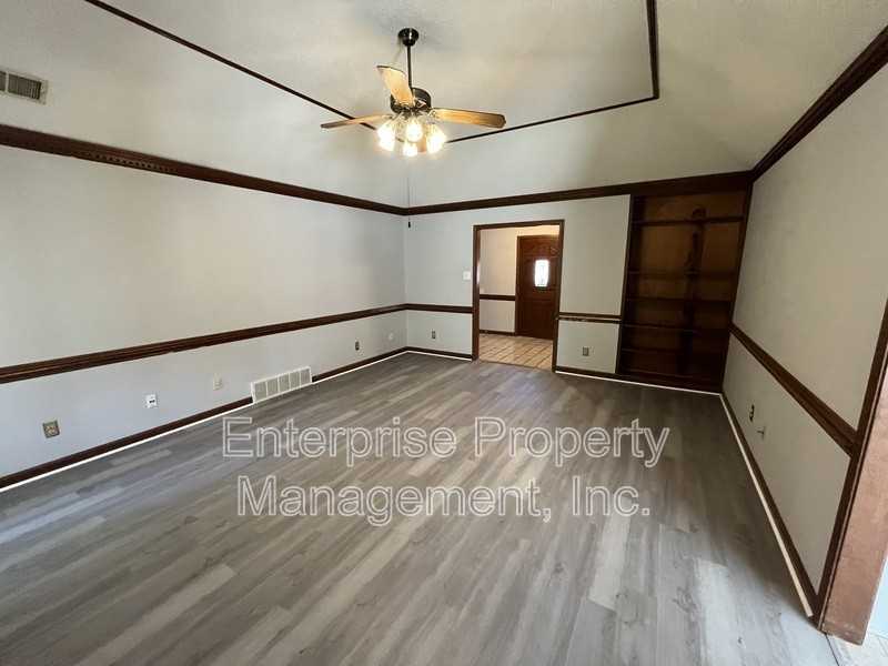 5429 Craigmont Dr - Photo 6 of 24