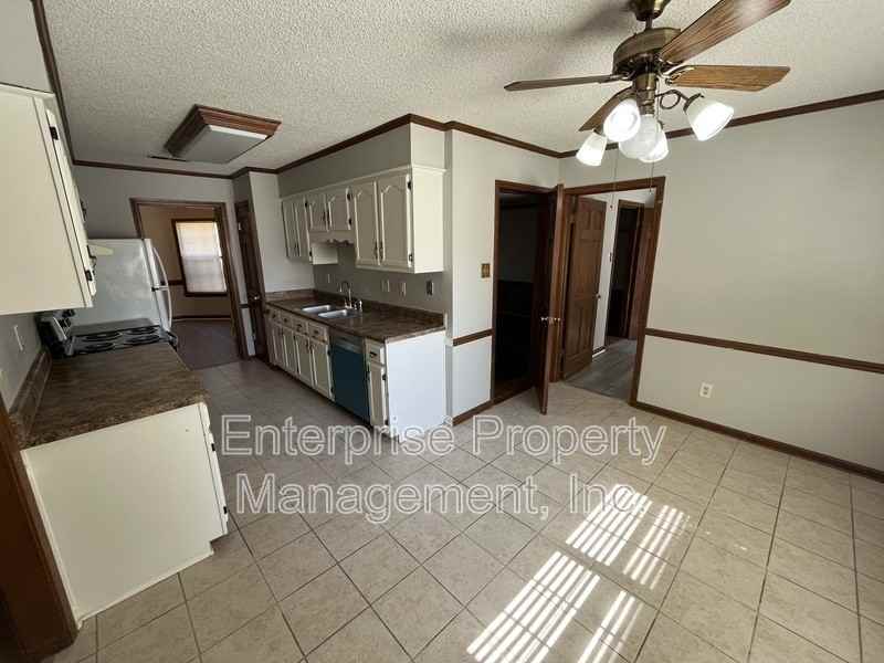 5429 Craigmont Dr - Photo 7 of 24