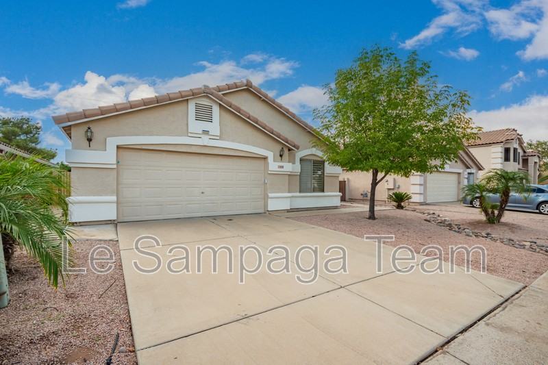 1448 N Saddle St - Photo 3 of 26