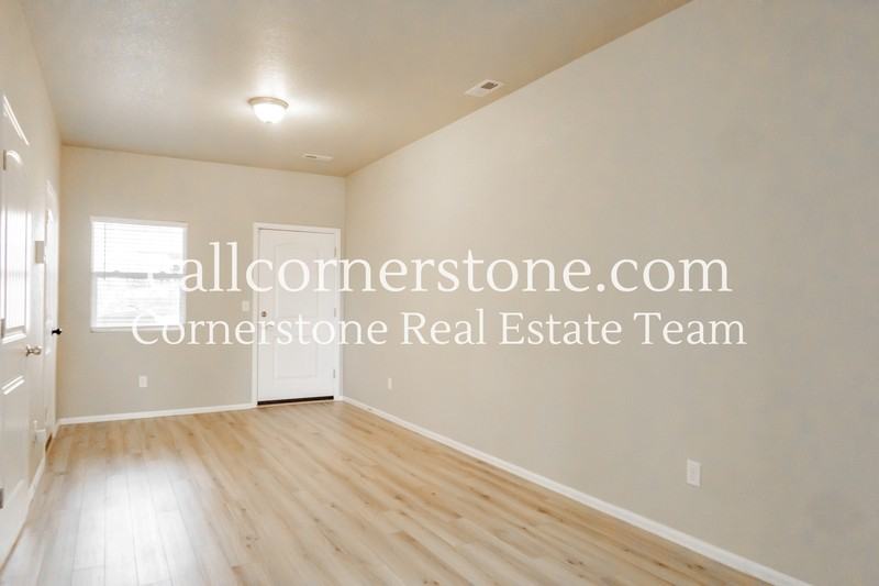 2307 Washo Cir - Photo 4 of 29