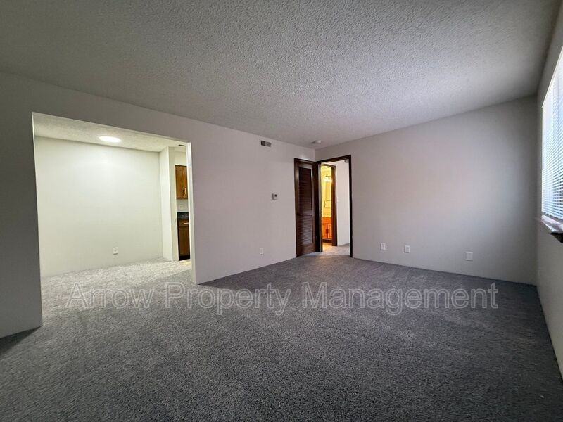 1421 D St - Photo 2 of 10