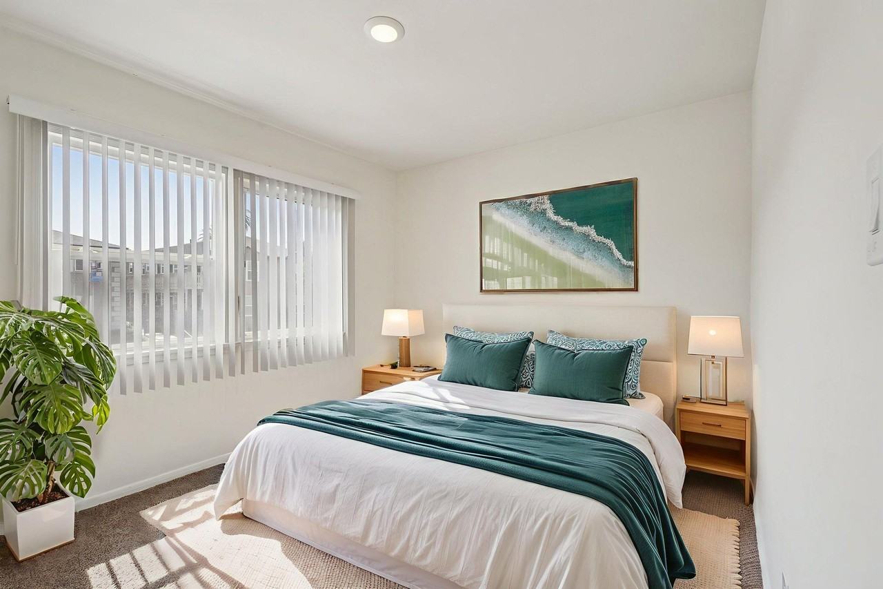 Crenshaw Terrace - Photo 6 of 40