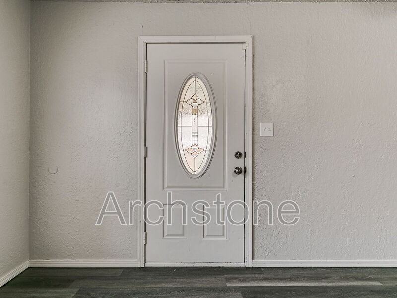 228 Sw 46th St - Photo 3 of 27