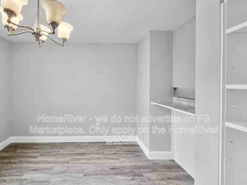 805 Cates St #9 - Photo 4 of 17