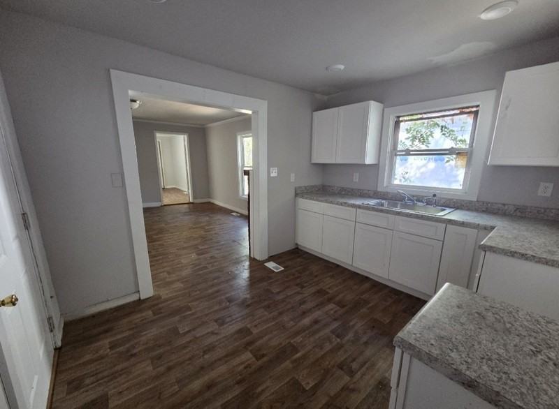 828 Grady St S - Photo 2 of 16