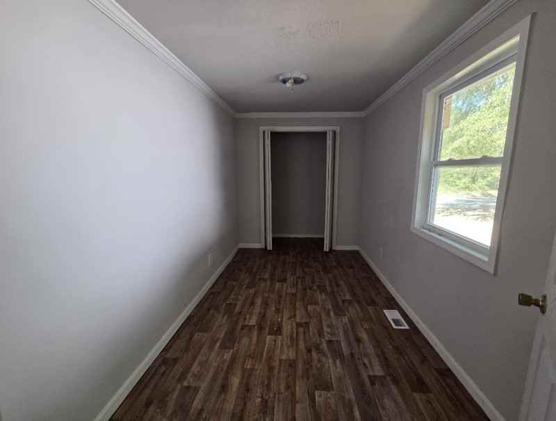 828 Grady St S - Photo 3 of 16