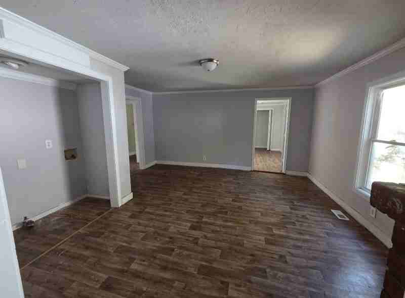 828 Grady St S - Photo 4 of 16