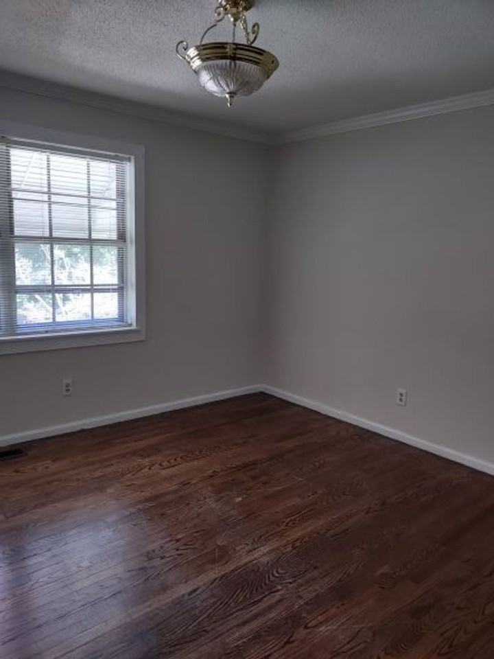 1653 3rd Place Northwest - Photo 4 of 11