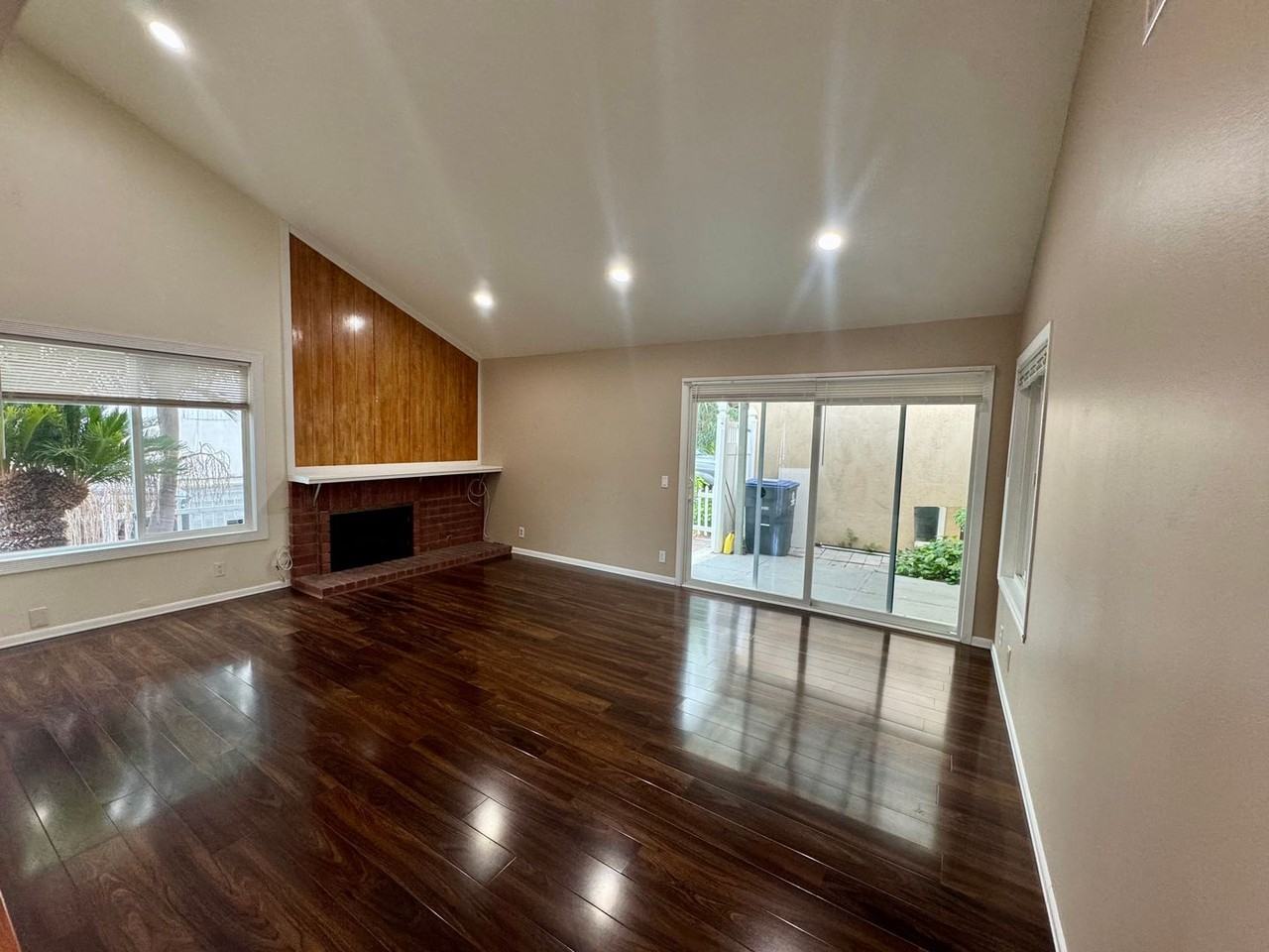 425 Juniper Ave - Photo 3 of 20