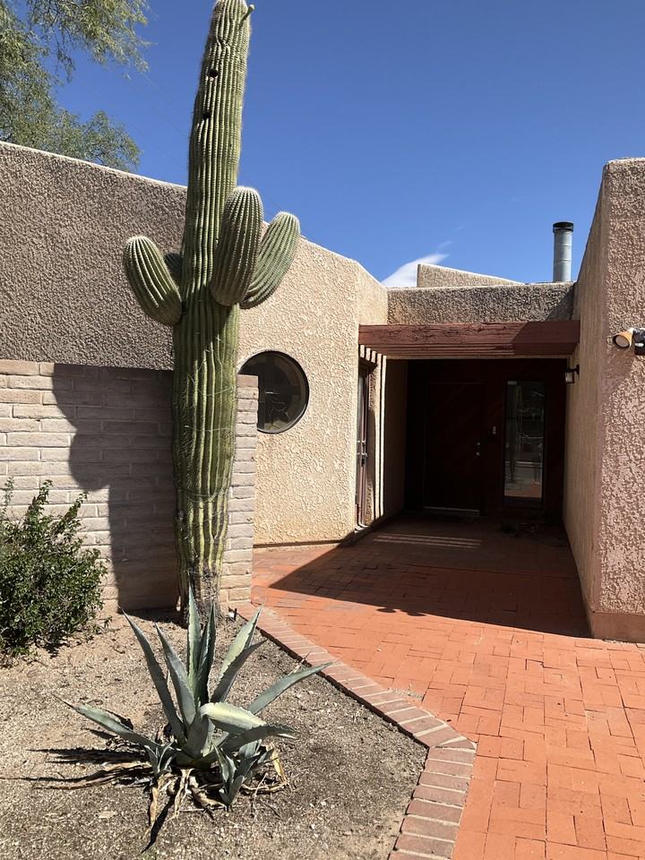 2000 E Prince Rd - Photo 2 of 31