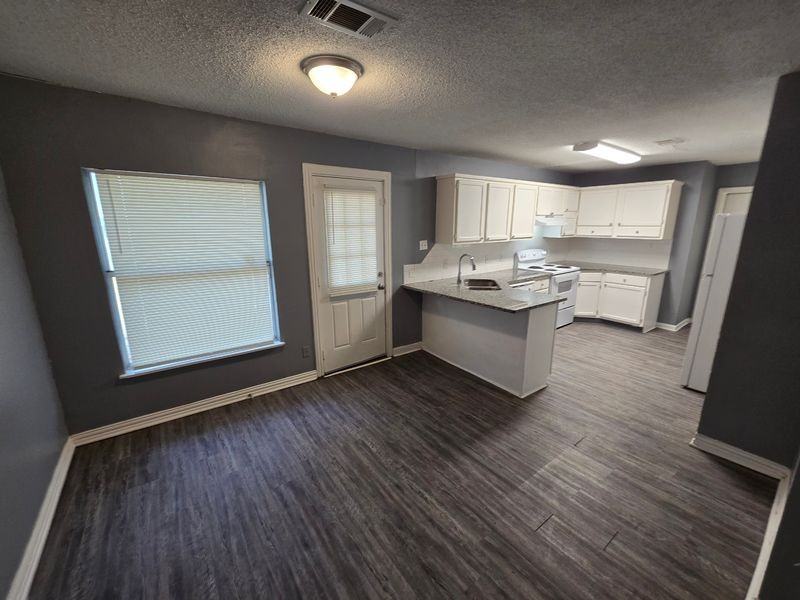 408 Hill St - Photo 4 of 16