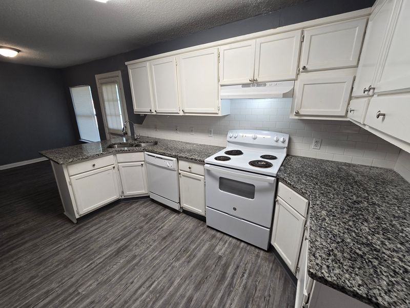 408 Hill St - Photo 5 of 16