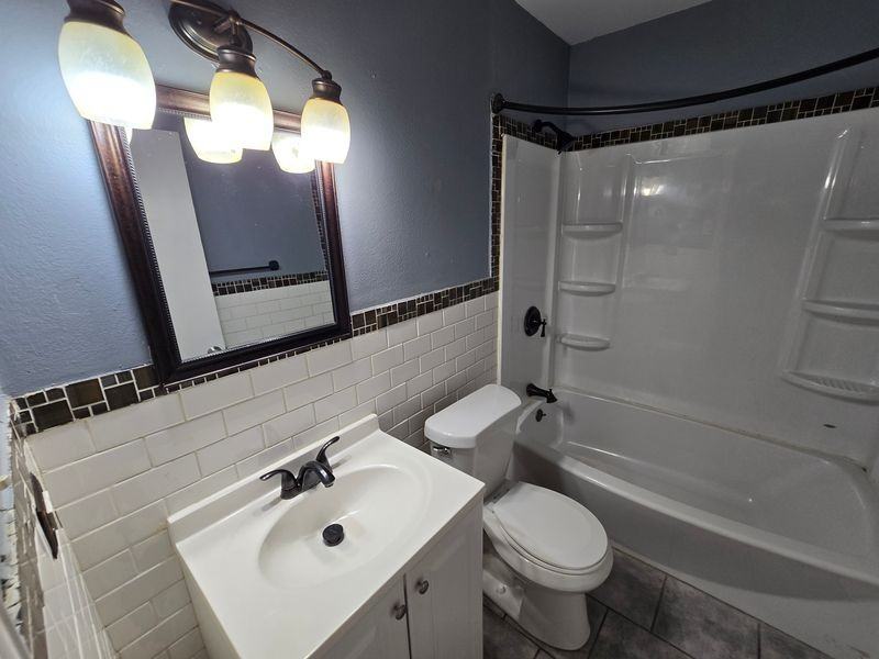 408 Hill St - Photo 7 of 16