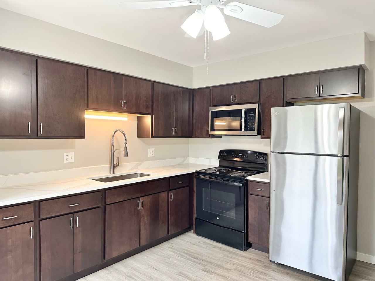 2028 Kevin Dr - Photo 2 of 15