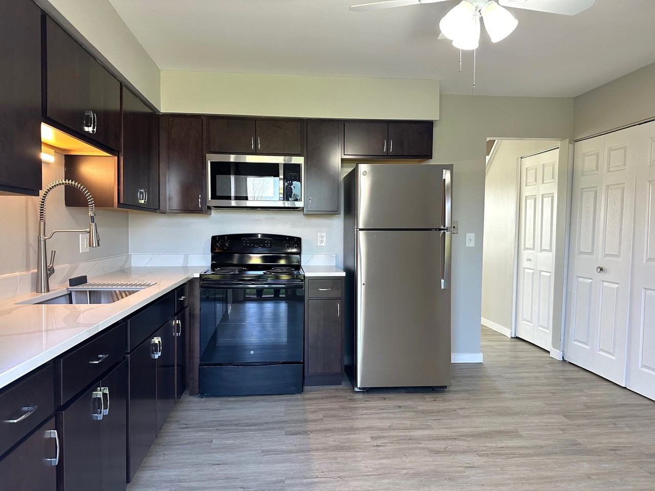 2028 Kevin Dr - Photo 3 of 15