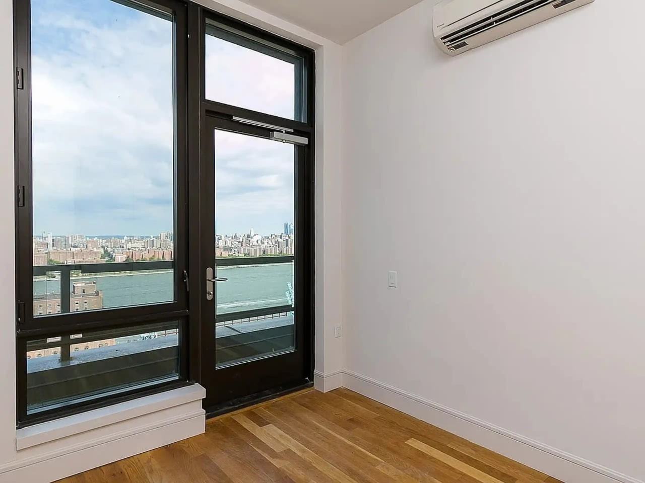 321 Wythe Ave - Photo 2 of 7