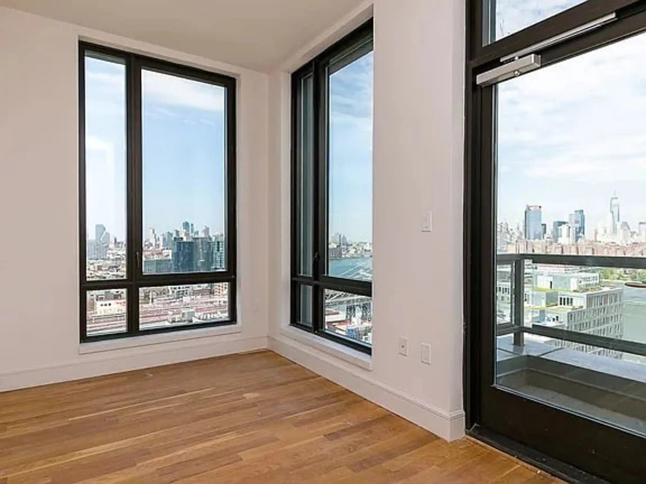 321 Wythe Ave - Photo 3 of 7