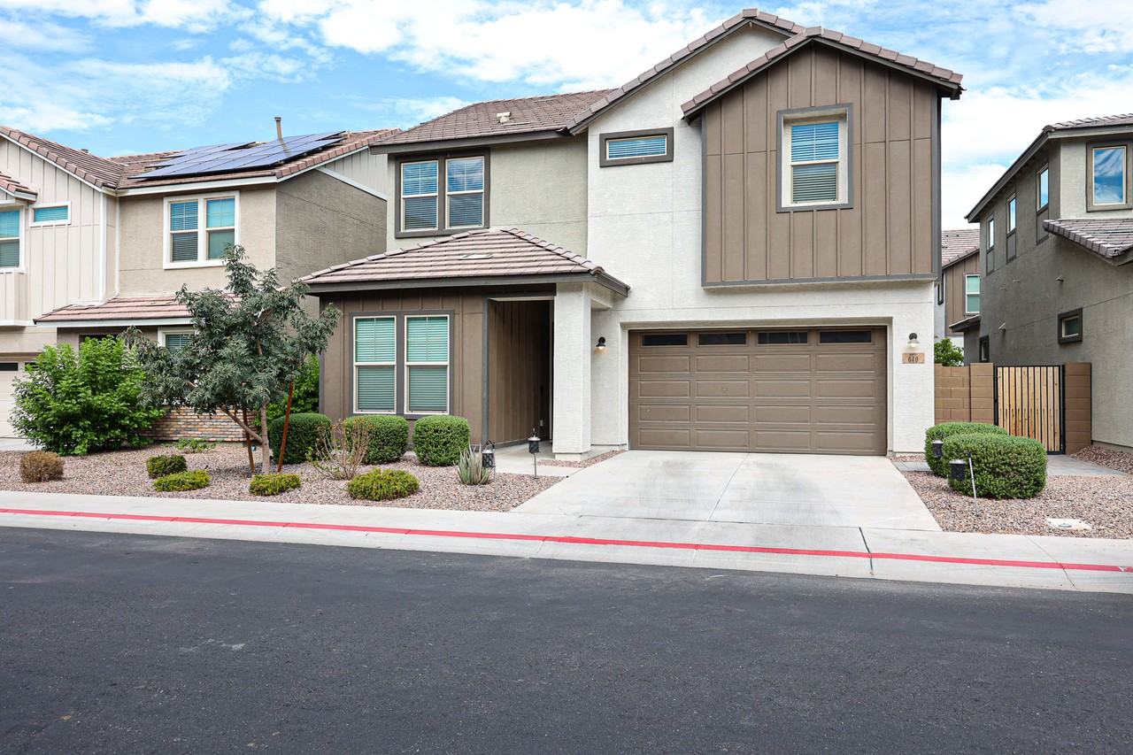 640 W Winchester Dr - Photo 2 of 34