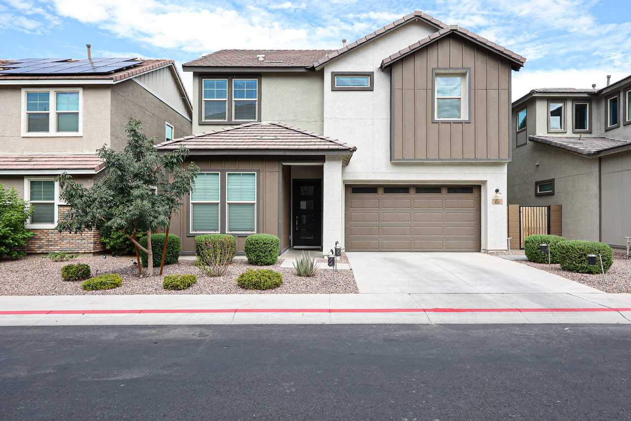 640 W Winchester Dr - Photo 3 of 34