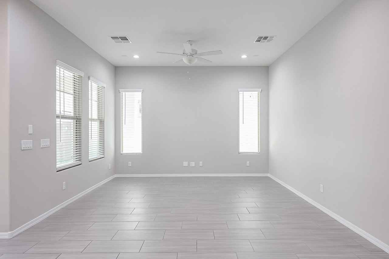 640 W Winchester Dr - Photo 5 of 34