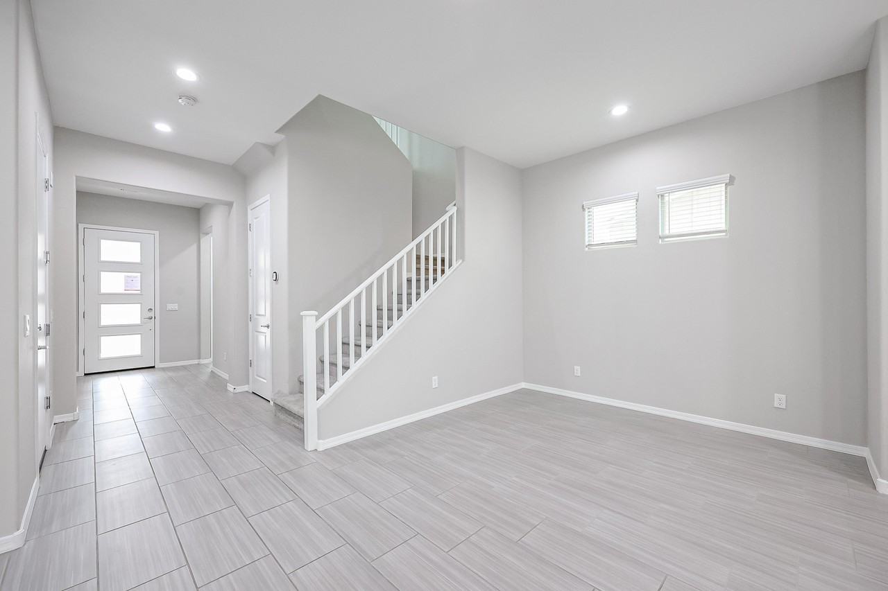 640 W Winchester Dr - Photo 7 of 34