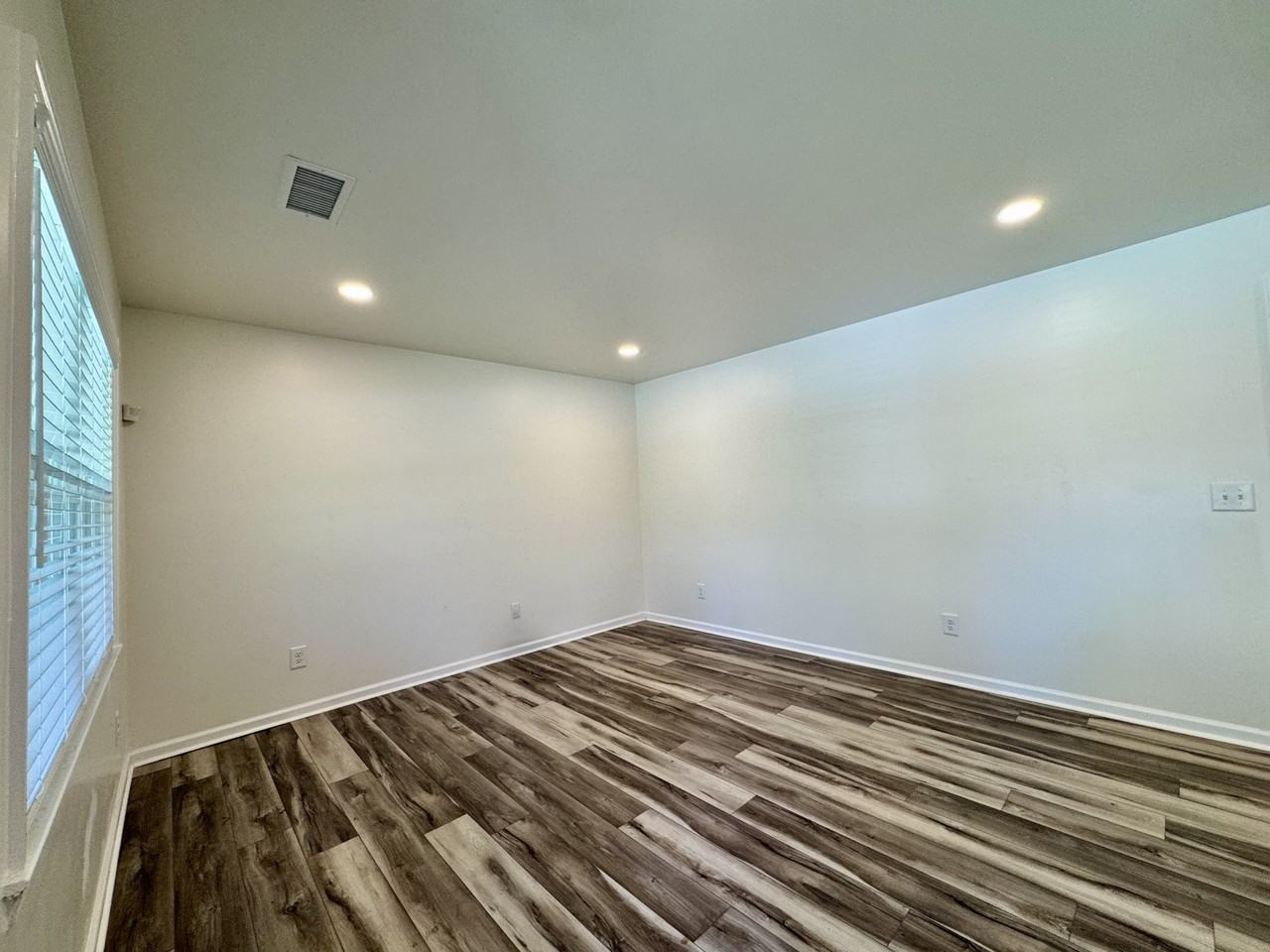 1430 Floyd Rd - Photo 3 of 13