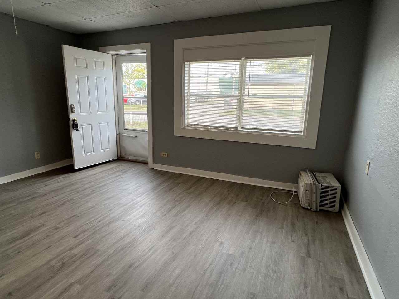 518 S State Ave - Photo 4 of 11