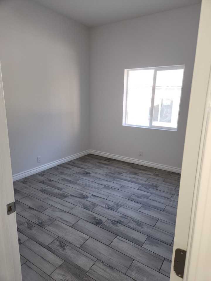 1177 E 41st Pl #NA - Photo 6 of 11